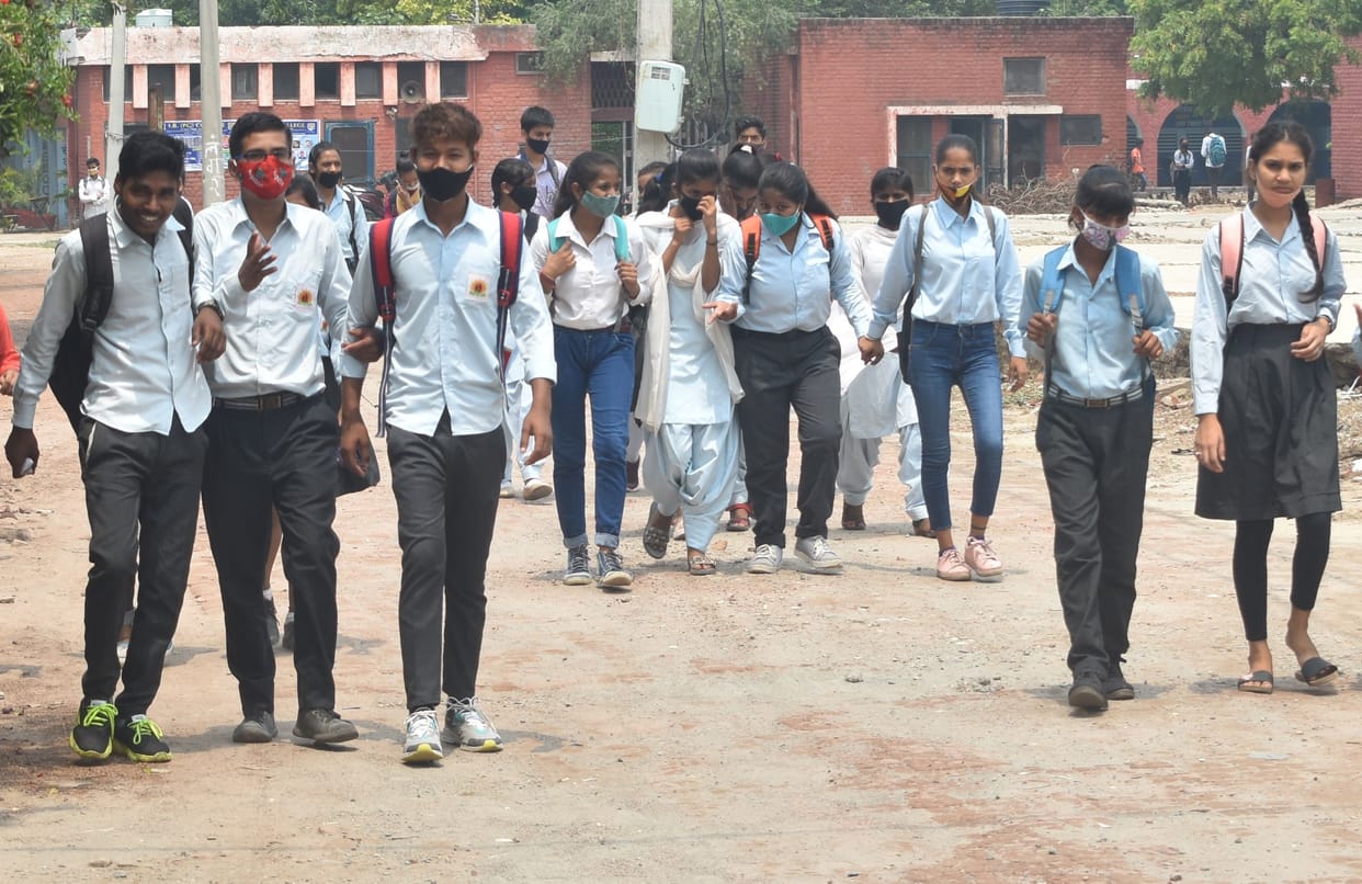 After three months, classes from VI to VIII in schools from tomorrow