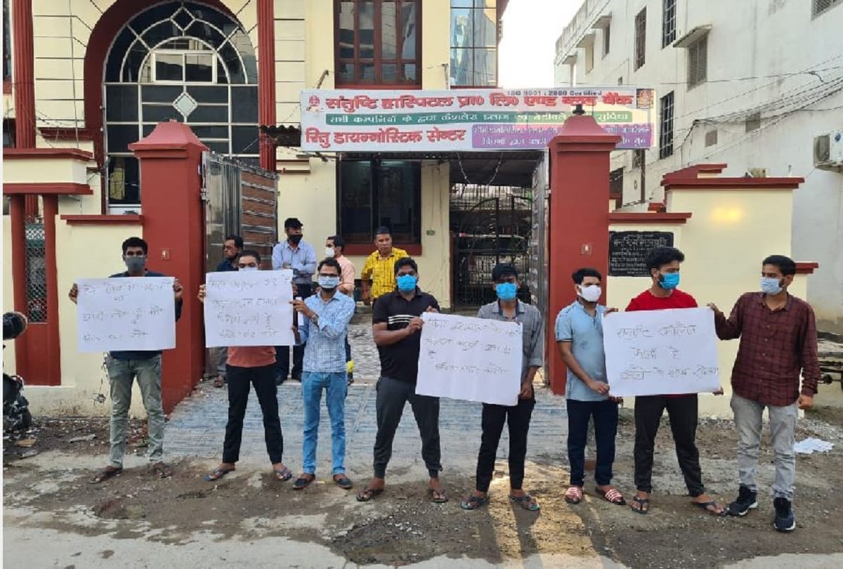 Nursing students sitting on protest outside Santushti Ayurvedic Medical College at varanasi they accused director for cheating