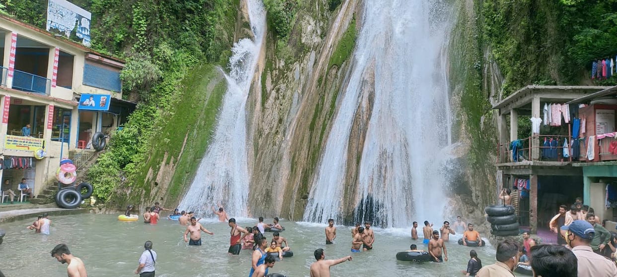28 tourists who reached Kempty Fall were challaned