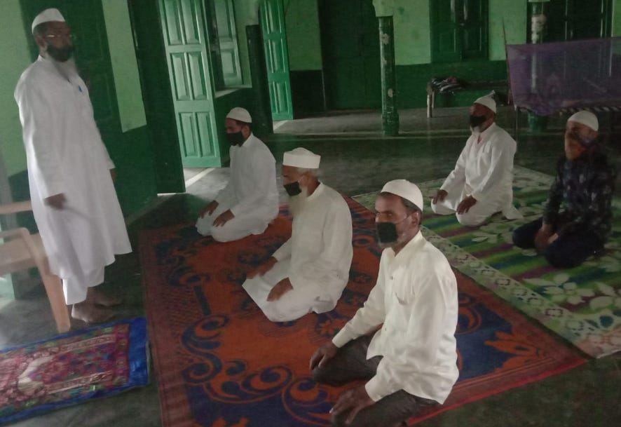 In Najibabad, five people offered Eid prayers in mosques