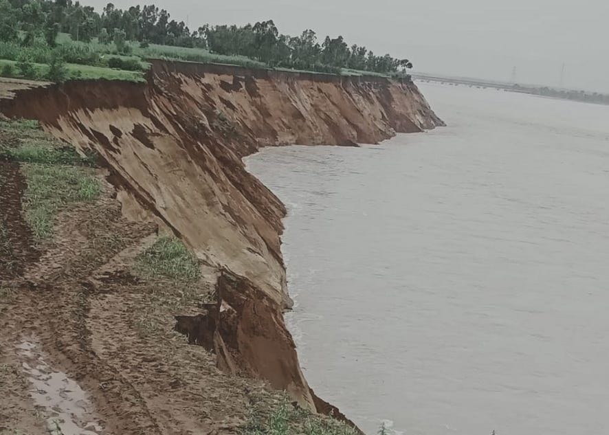 Panic due to 10 meter cutting overnight in Gauspur of Najibabad
