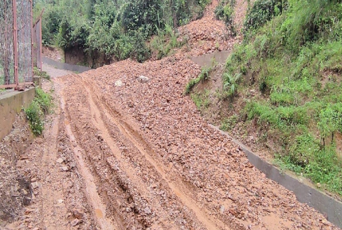 himachal weather today: landslide on Kalka Shimla NH, two person died of drowning in the khad, flash flood warning