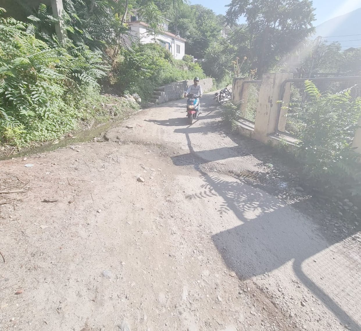 Road will be tarring from 10 lakhs