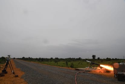 फायर एंड फॉरगेट मैन-पोर्टेबल एंटी-टैंक गाइडेड मिसाइल