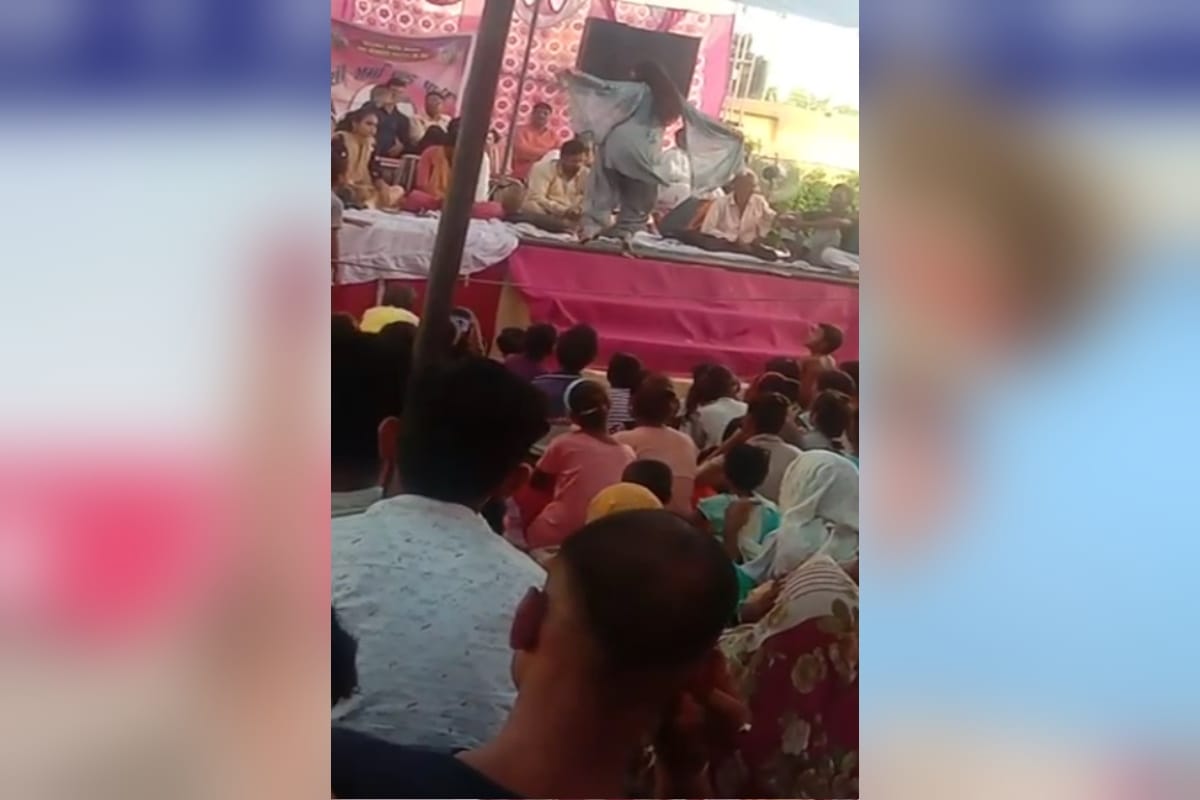 UP News: Dance video viral of Samajwadi party program on social media in Meerut