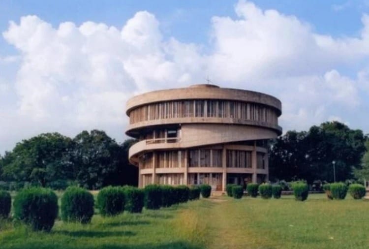 Panjab University Design Innovation Center Developed Unique gloves who detect disease in hand