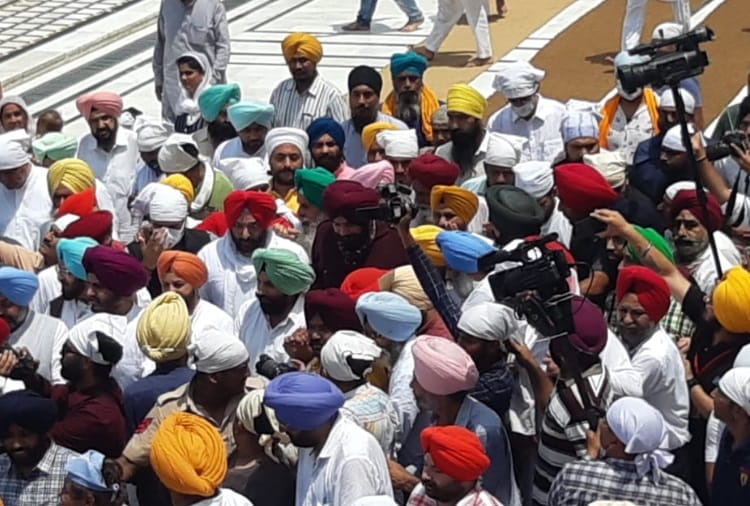 Corona Guidelines has not followed in Navjot Sidhu Power Show in Amritsar