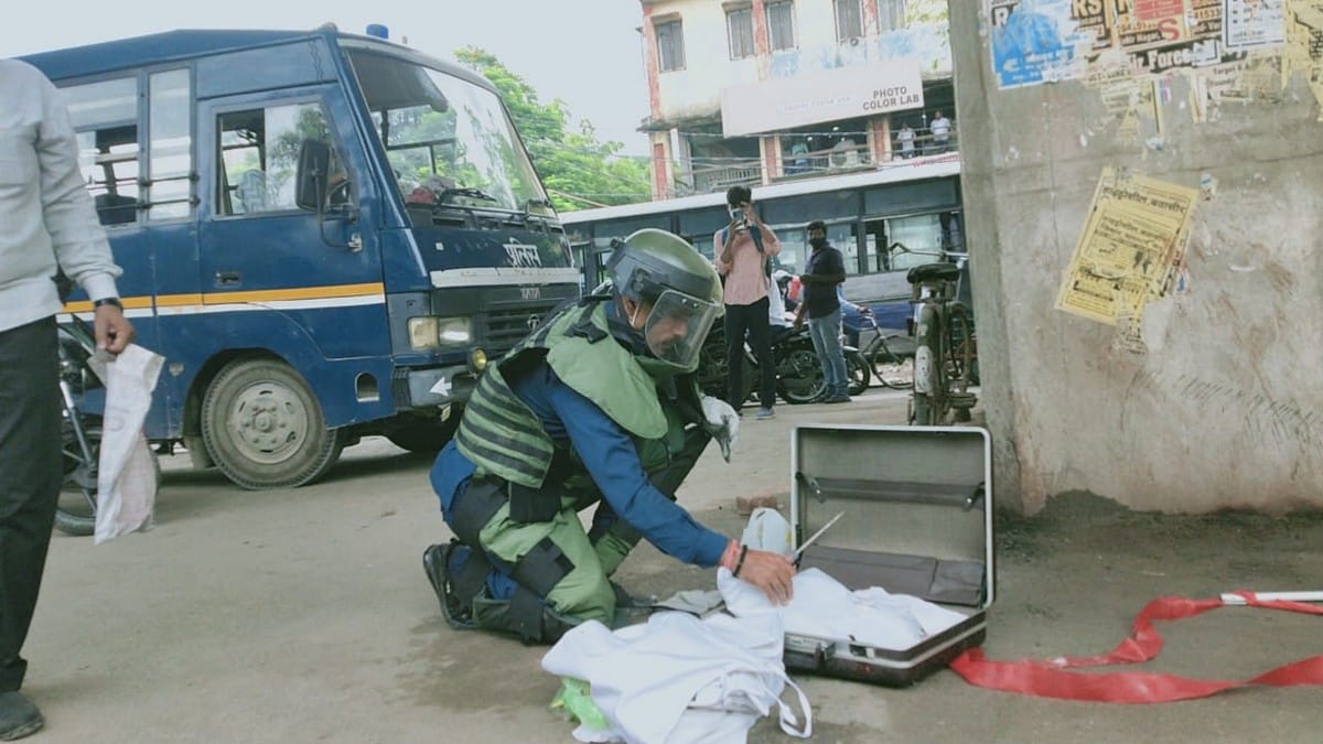 Suspected suitcase found near Cantt station anti-bomb squad reached spot in varanasi
