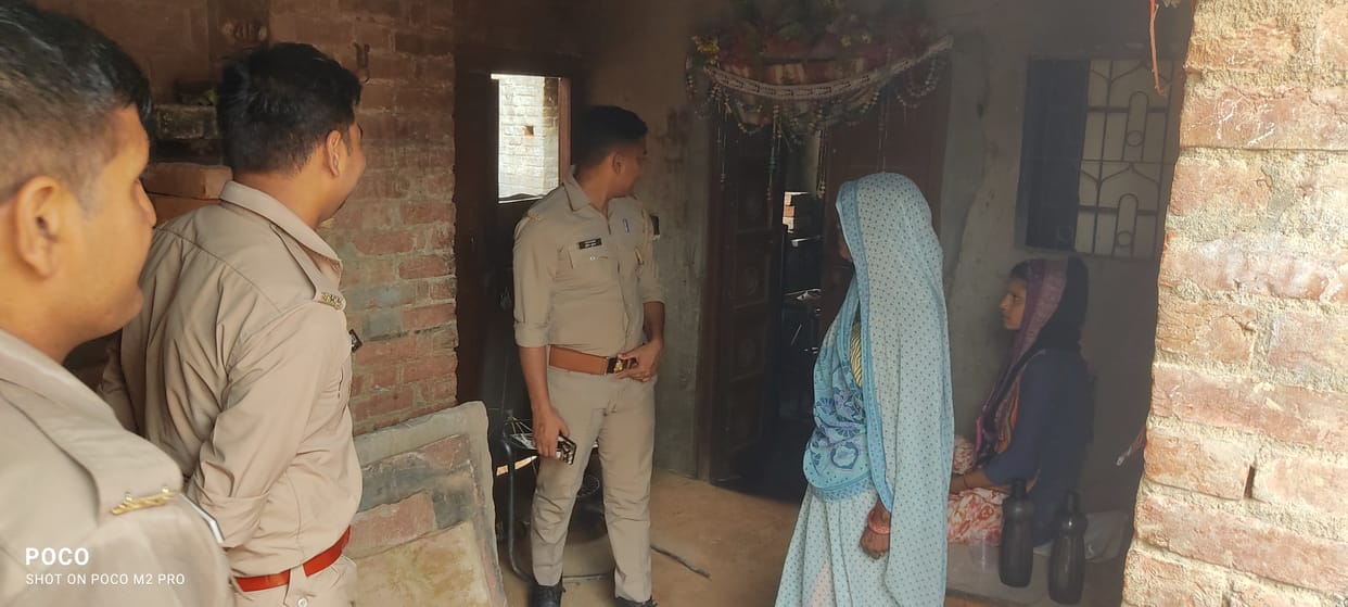 etawah news,Two lakh theft including cash and jewelry