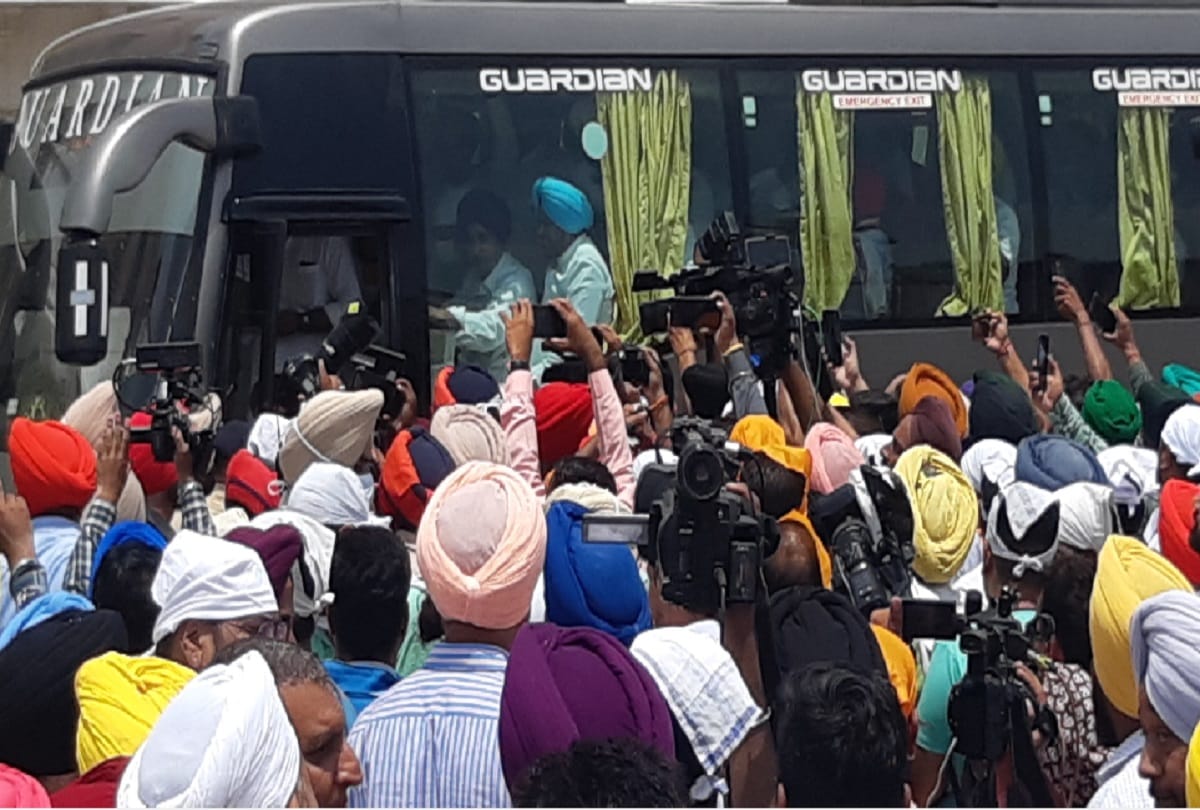 Colors of politics: The leaders who used to sing the captain song today became the pride of Sidhu