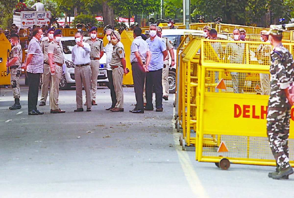 Farmers' Parliament March: Police Alert, New Delhi area divided into five zones
