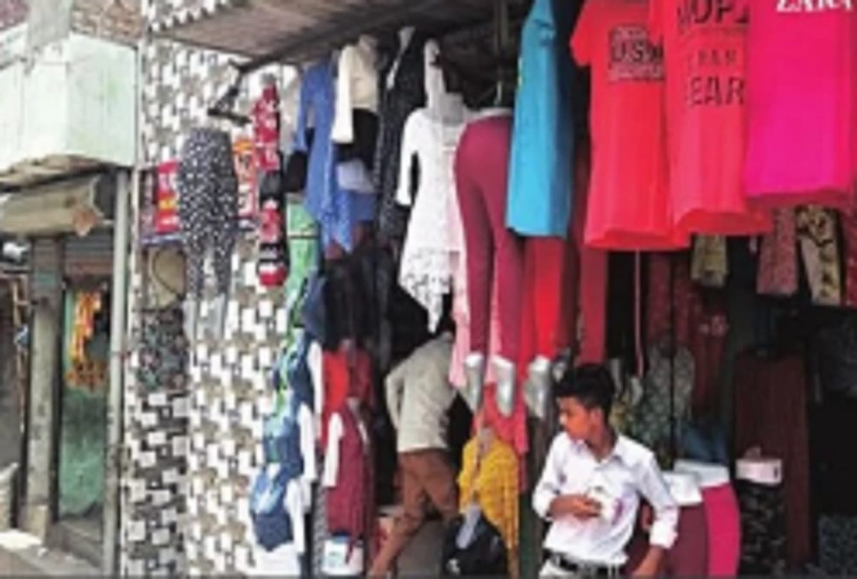 Businessmen of Delhi upset as there is no demand for goods in the market