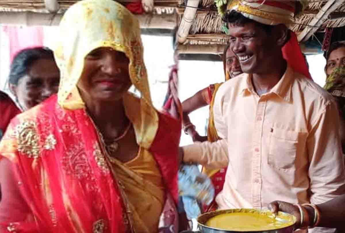 Mother and father of three daughters got married in unnao