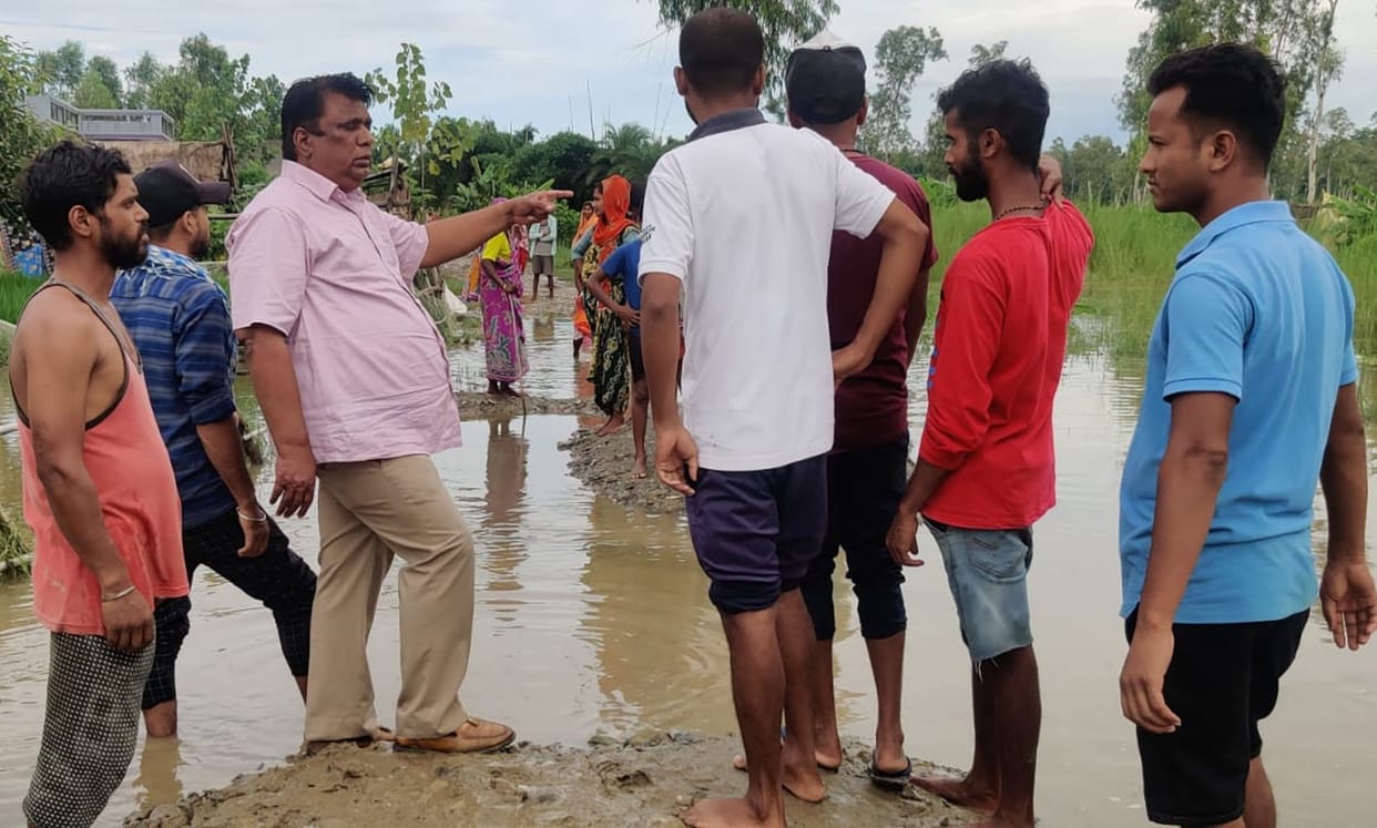 Pal Inspects Flood hit Area