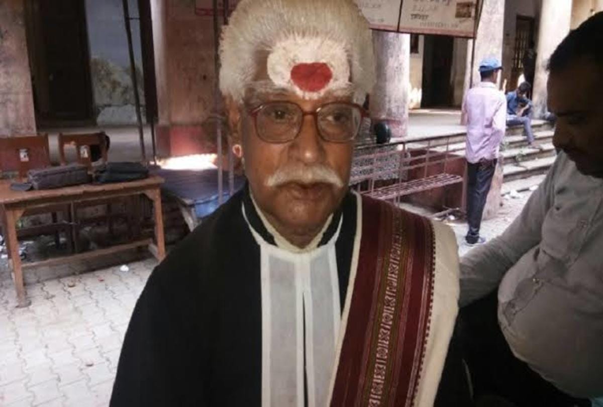 varanasi lawyer acharya shyam upadhyay use only sanskrit language in court