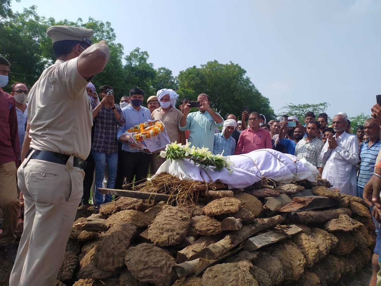 The visor of the dilapidated house fell on the head of the Delhi Police constable, died