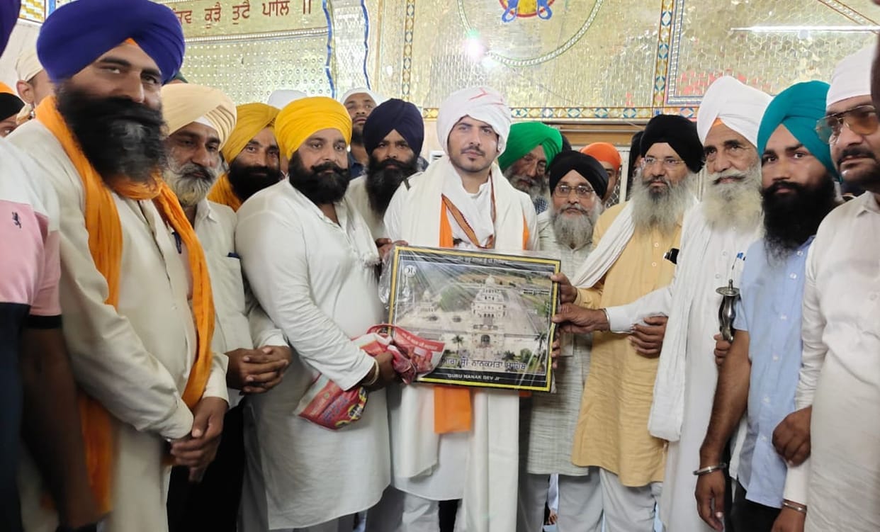 Singer Jas Bajwa in Nanakmatta Sahib