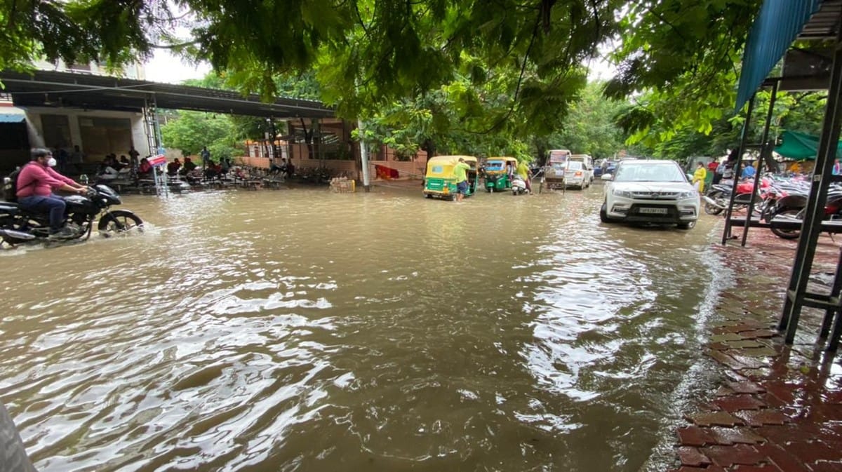 water logging in bhu hospital after road due to rain in varanasi