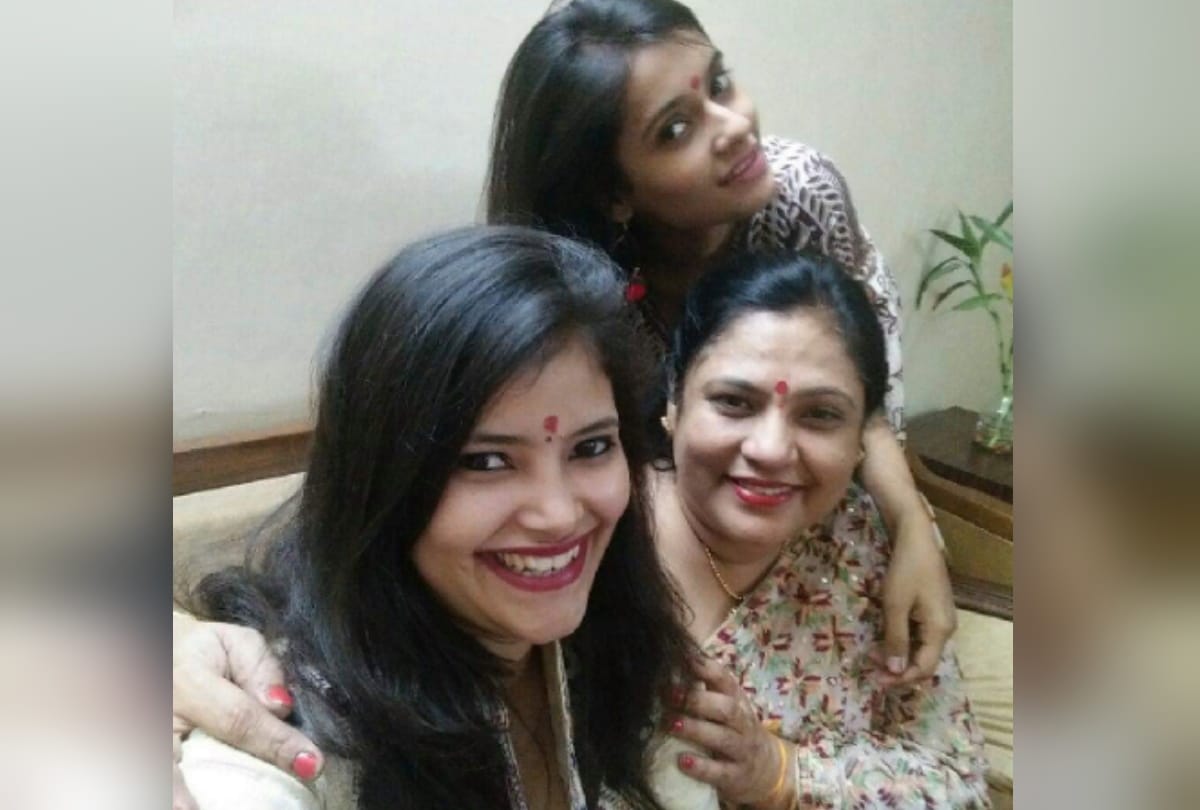 Delhi sisters tell their story of loosing mother in lack of oxygen in jaipur golden hospital says government betraying us god will do justice