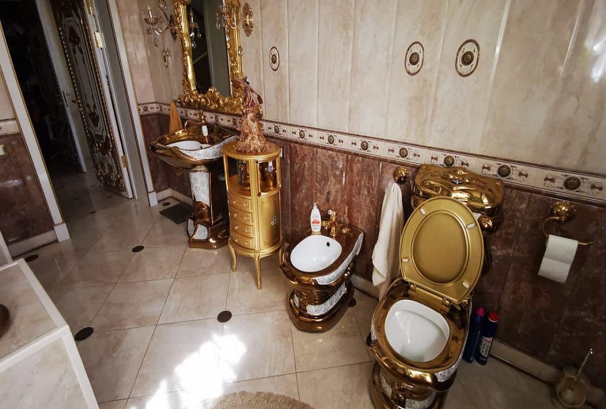 Russian Traffic Cop used Golden Toilet seats the Show in Uncovered Police Bribe Scheme