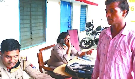 Railway worker cheated five and a half lakh rupees in the name of getting a job