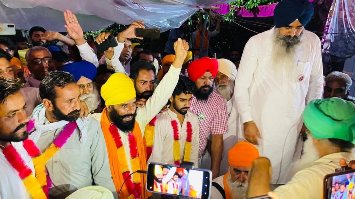 After eight days, the farmers came out of jail on bail, gave coconut water and opened Baldev Singh's fast