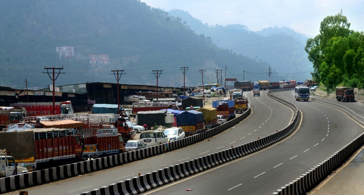 Apple and tomato business reaches 9 crore mark in Solan and Parvanoo mandi