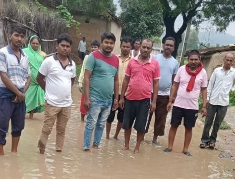 Badra rained with a whirlwind, water and water all around