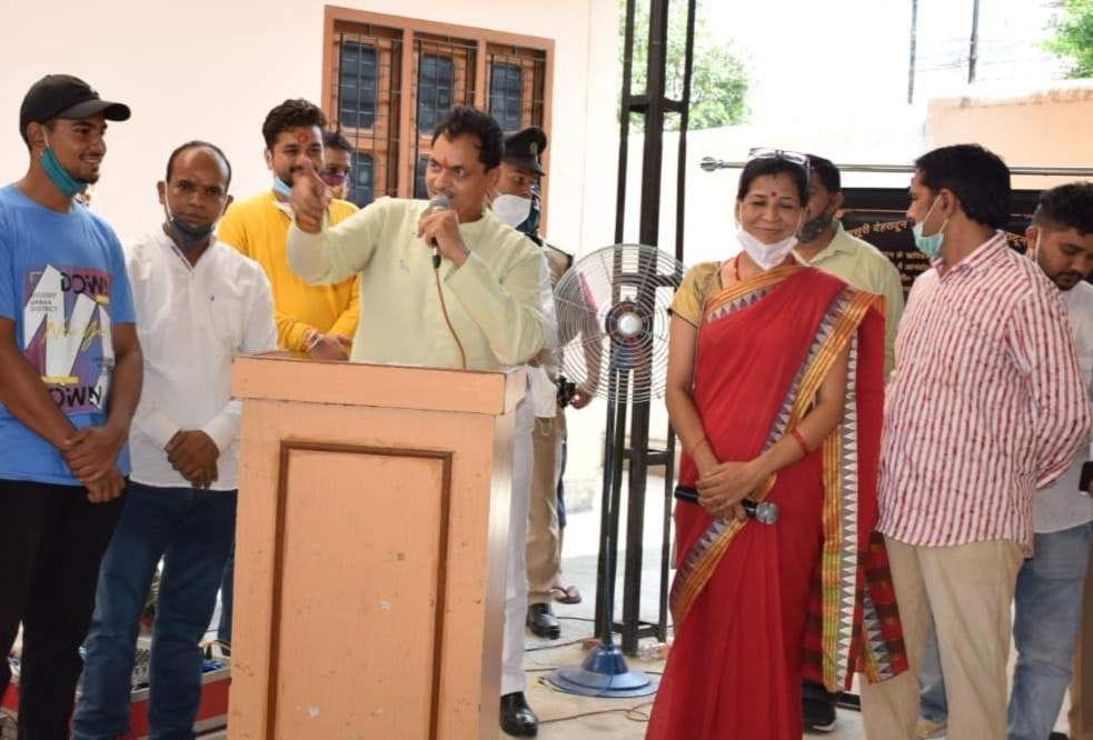 Roads will be constructed with six lakhs