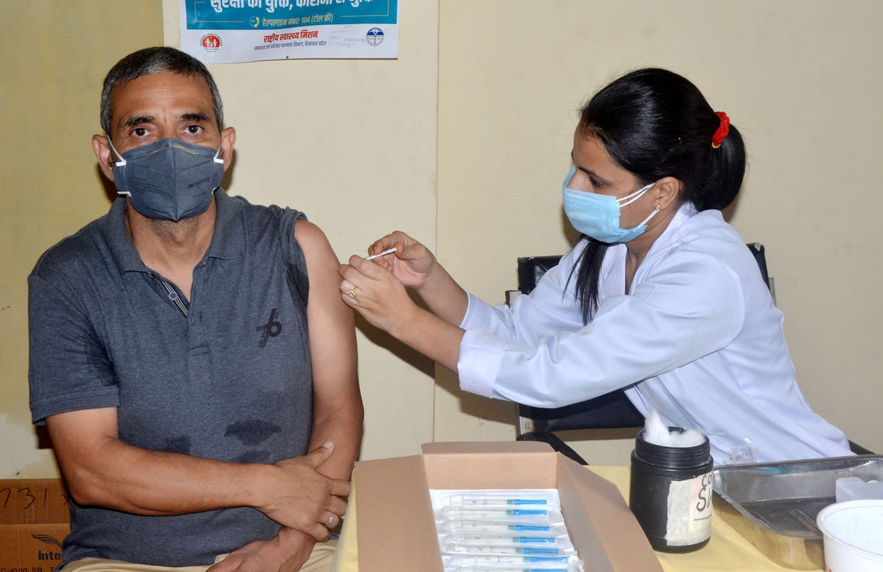 A day after the holiday, there was a crowd at the vaccine centers, People who came to get the second dose created a ruckus at the Vaccine Center of the Medical College