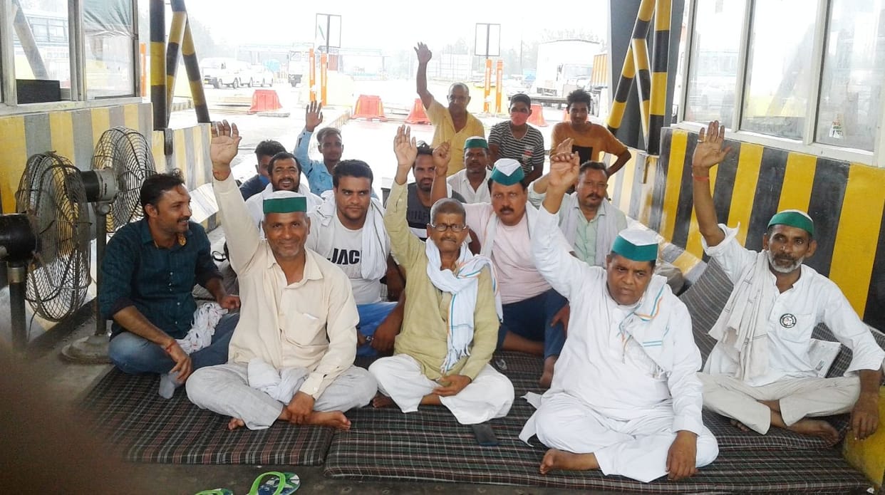 Protest continues at toll plaza: There will be agitation against the officers of Electricity Corporation