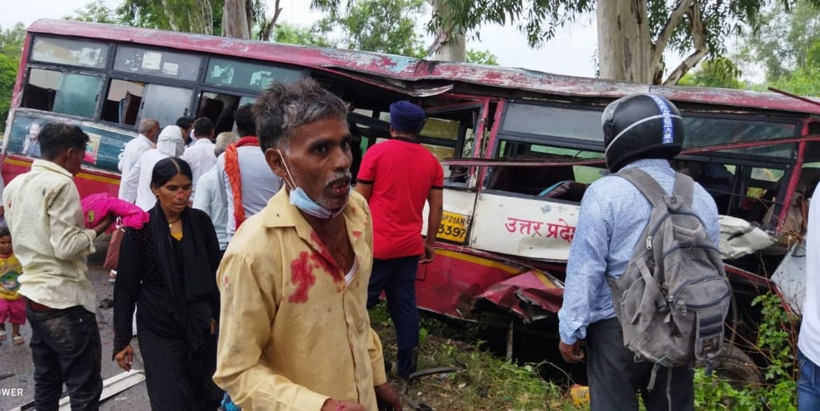 Bus-container collision, one killed, 15 injured