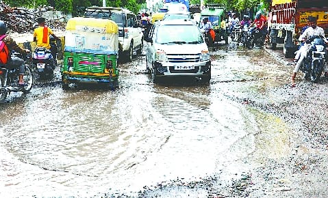 Difficult: Traffic getting stuck in the potholes of the road