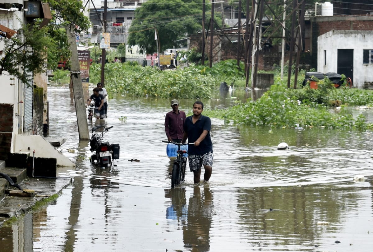 Boat Started Moving In The Posh Colonies in gorakhpur