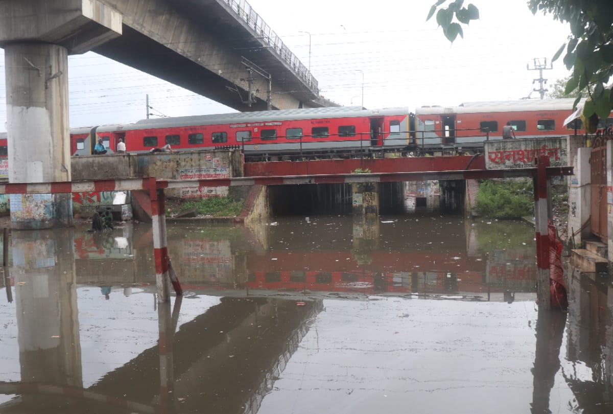 Boat Started Moving In The Posh Colonies in gorakhpur