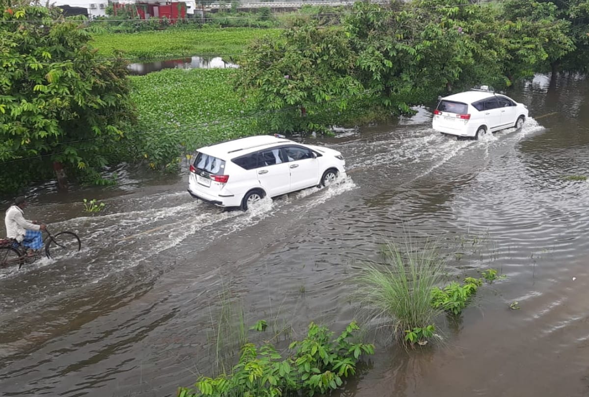Boat Started Moving In The Posh Colonies in gorakhpur