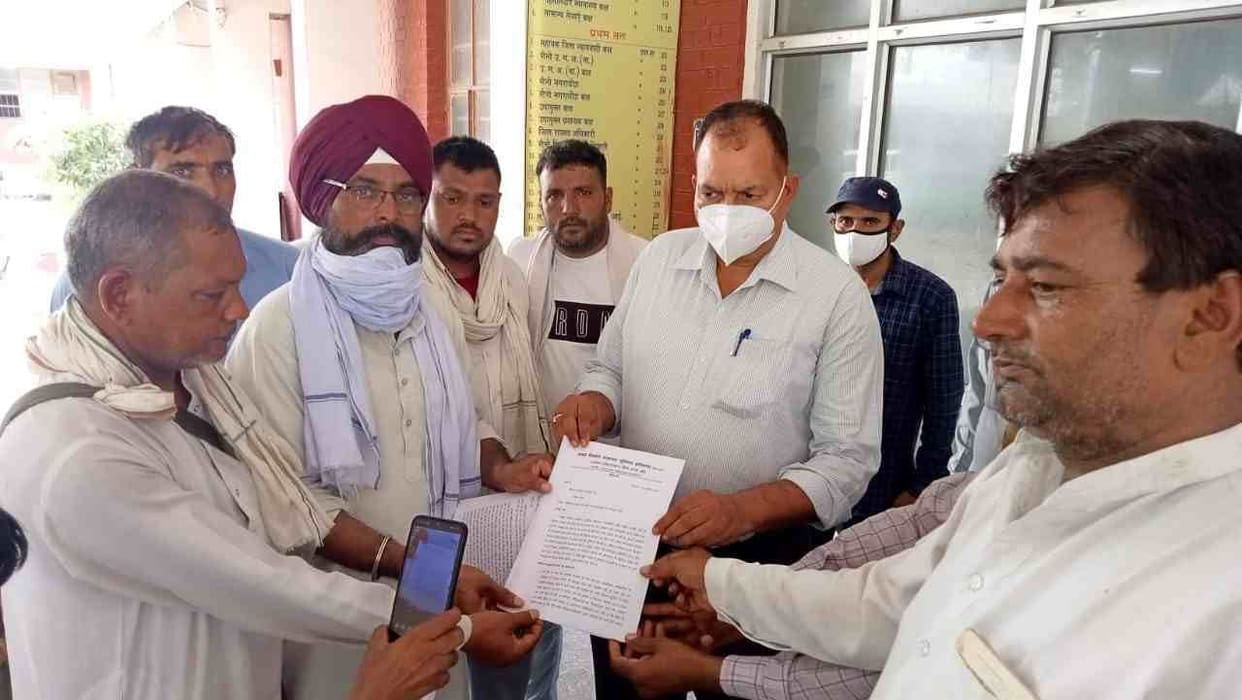 The members of the building construction workers union demonstrated regarding the demands