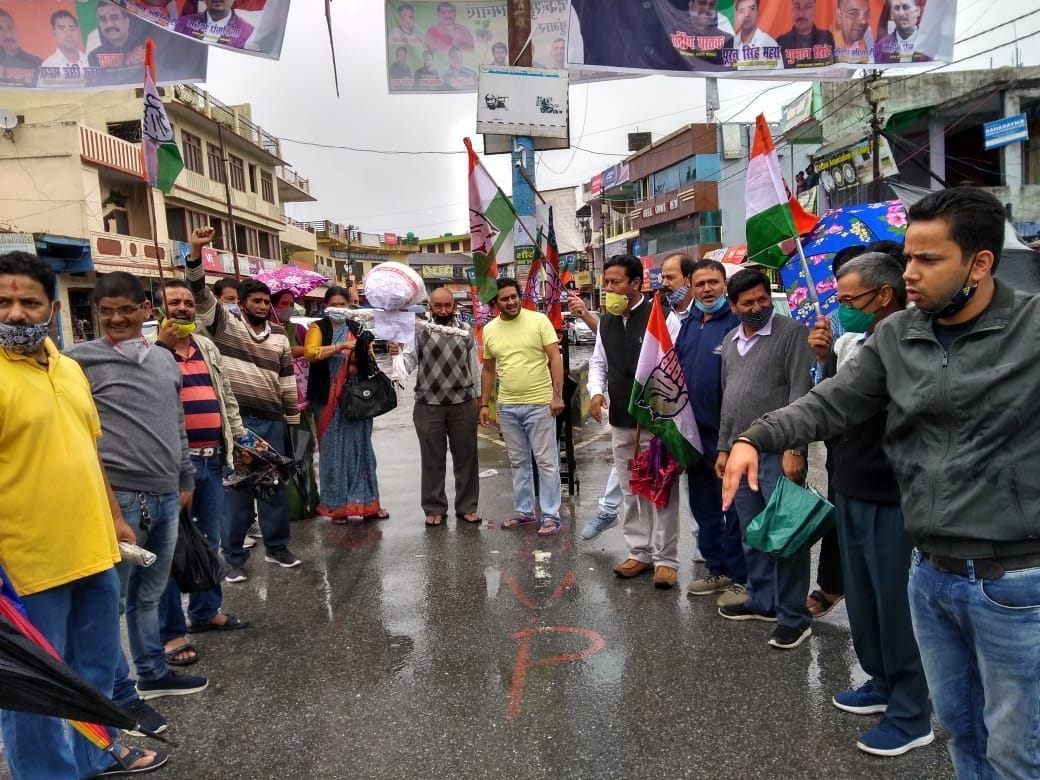 Congressmen took to the streets to protest against the espionage of opposition leaders