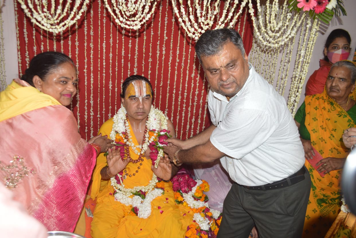 Hathras: Construction of Shri Ram temple will be completed by 2023: Raghavacharya