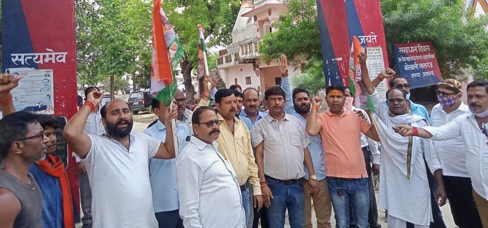 Congressmen protest against the arrest of MLA Mona