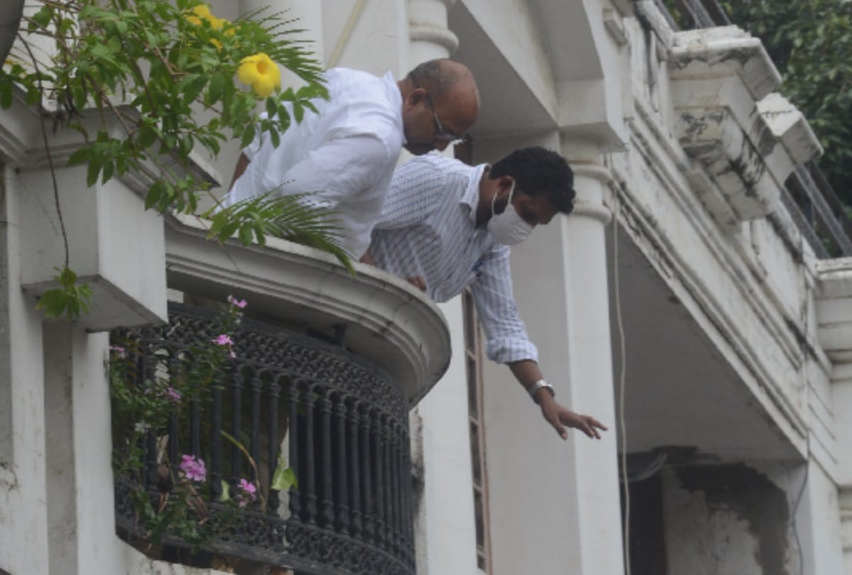 Income tax raid on a private news channel in Lucknow.