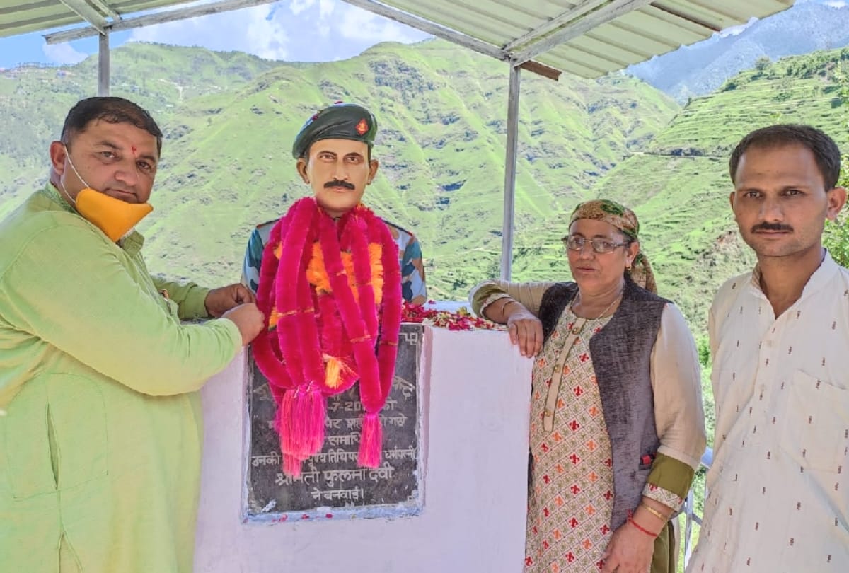 wife herself built martyr husband's memorial in sangraha when leaders not took initiative
