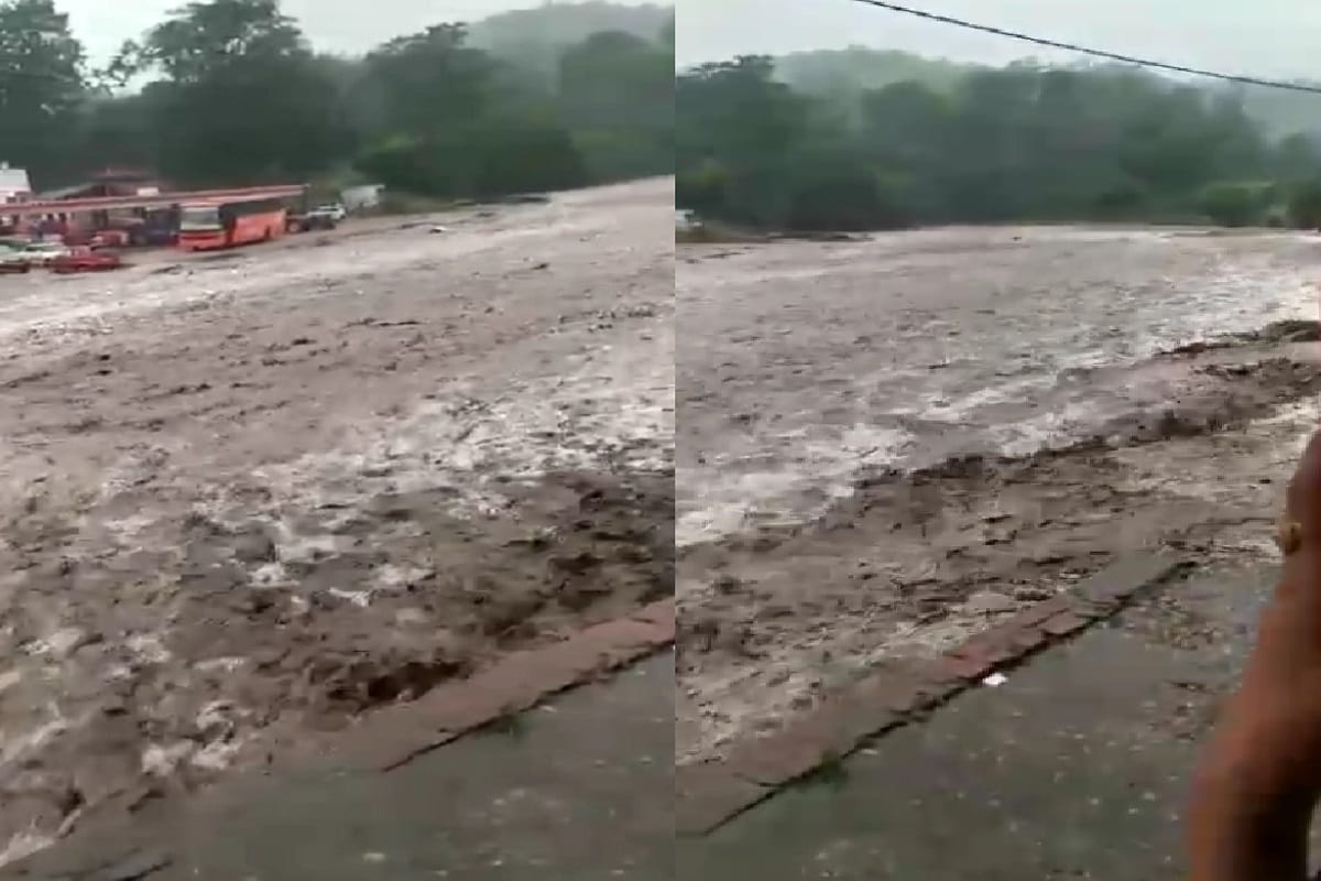 UP News: 1.70 lakh cusecs of water has been released in Yamuna river and many city of western UP are in danger