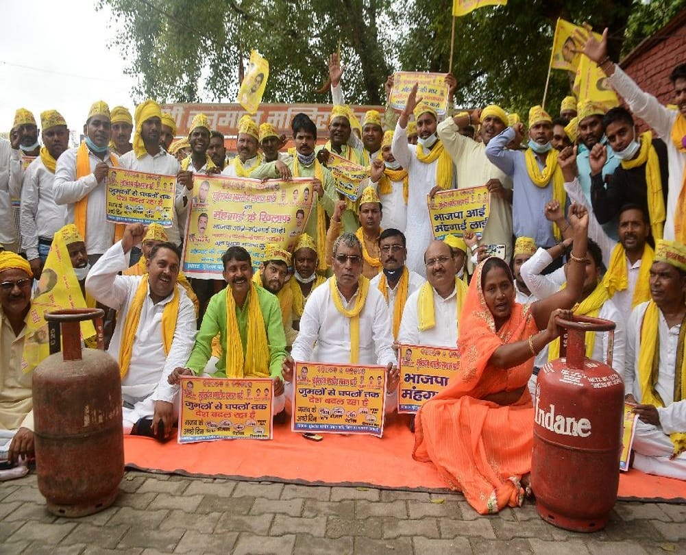 Omprakash Rajbhar said Mamata Banerjee will face of opposition at  center sbsp chief attacks on BJP in varanasi