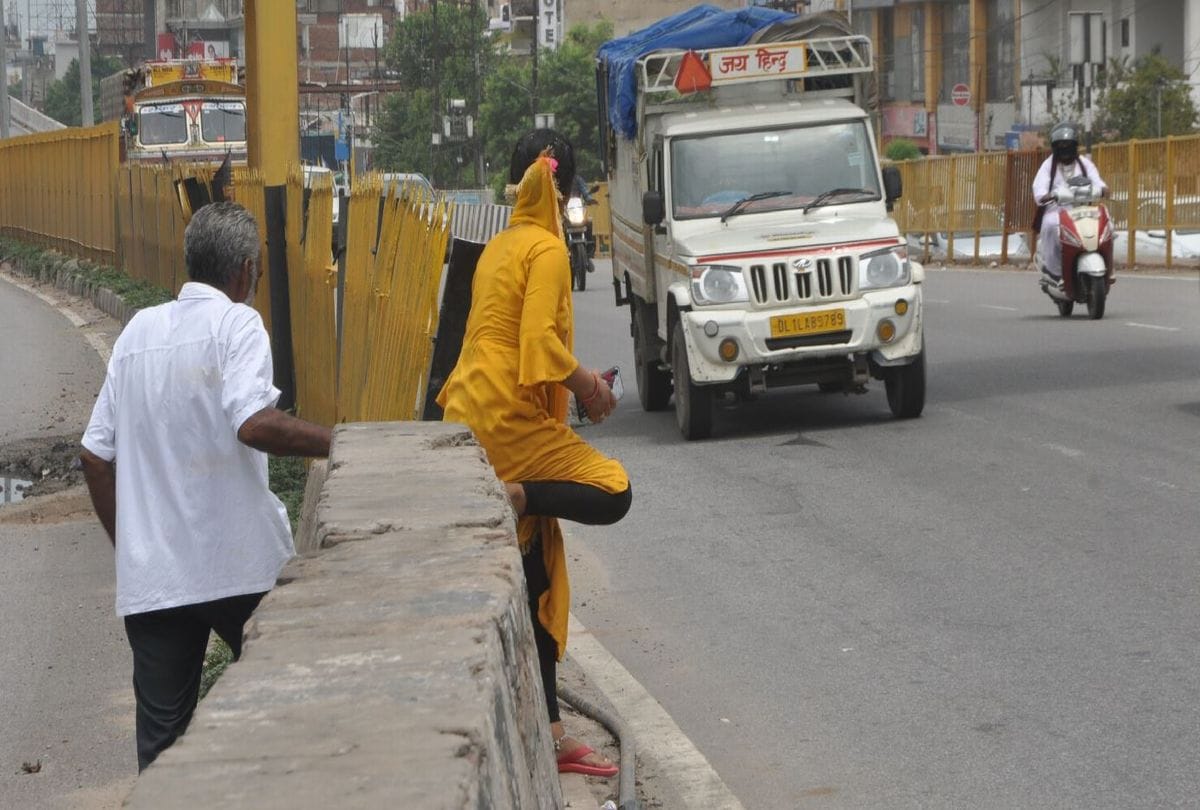 Death Cut In Agra National High Way From Sikandra To Water Works