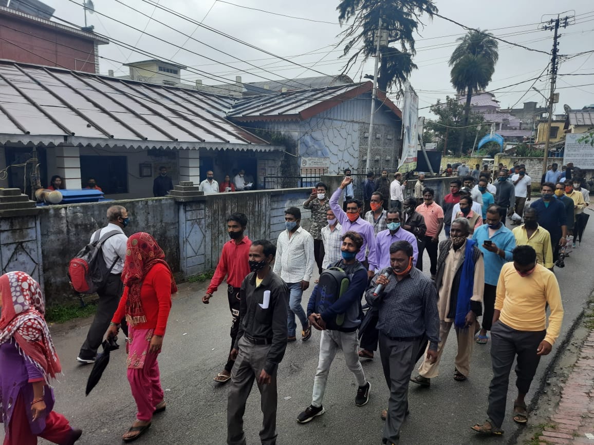 Uttarakhand news: sanitation workers indefinite strike continues, heaps of garbage in lohaghat