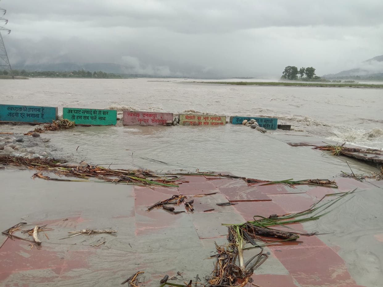 Sharda's boom became a threat to the bathing ghat of Nakpur