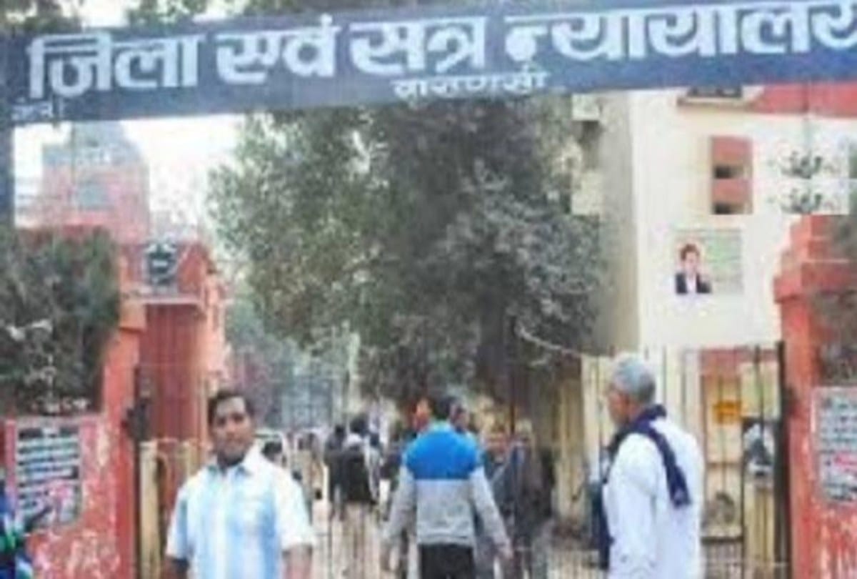varanasi lawyer acharya shyam upadhyay use only sanskrit language in court