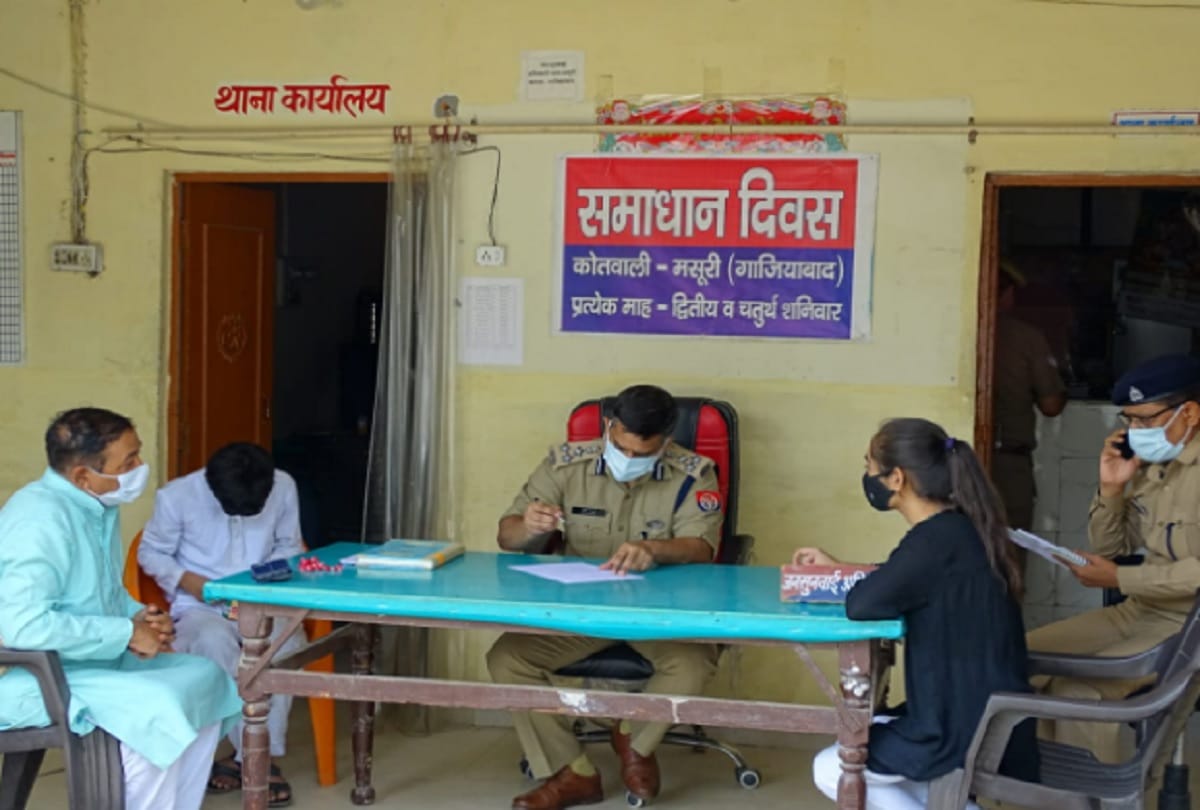 Ghaziabad news : SSP went to the police station then report of mobile robbery written of a student