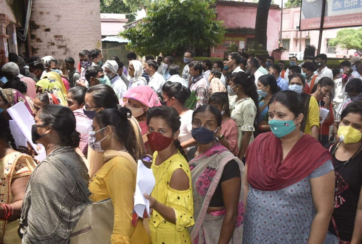 corona Vaccine not reach many booths in Gorakhpur